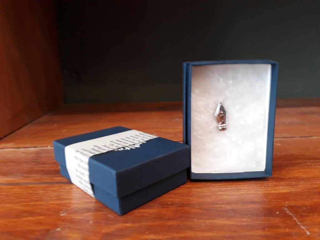 Metal boxed nib pin 9 euro