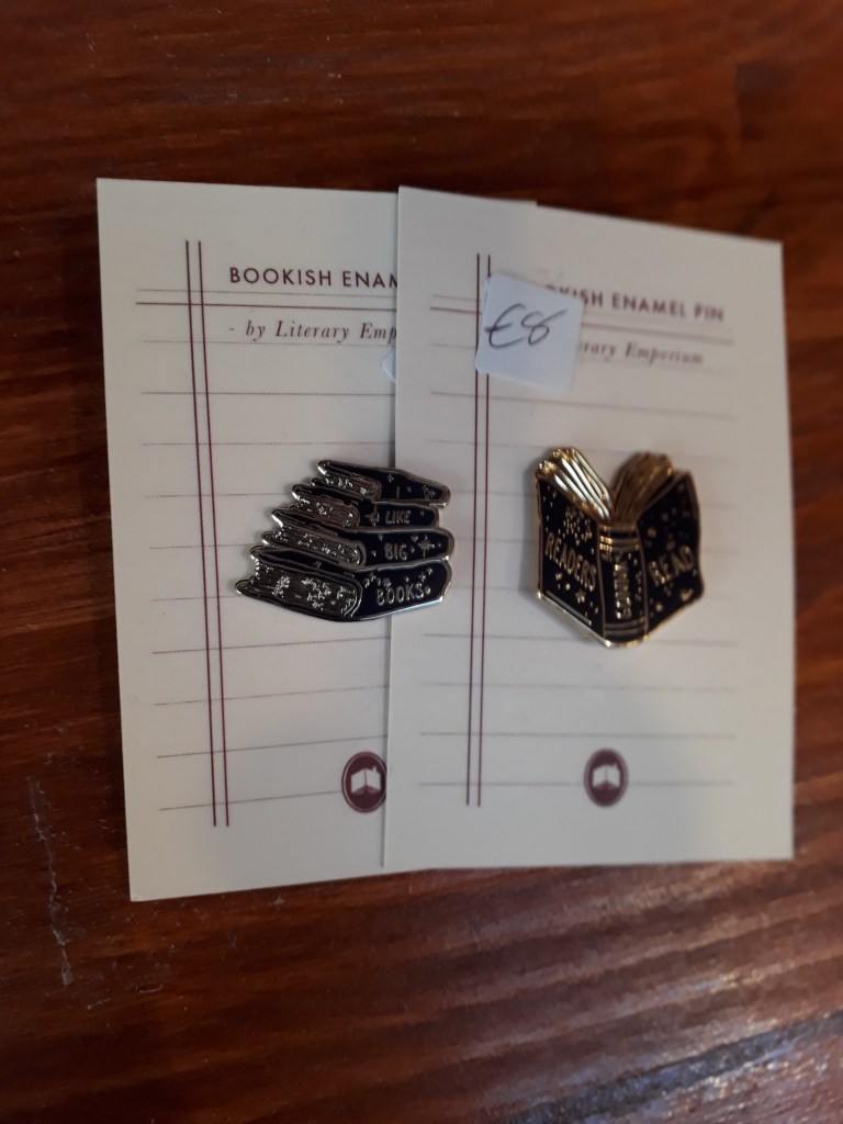 Readers Read, I Like Big Books enamel pins 8 euro each